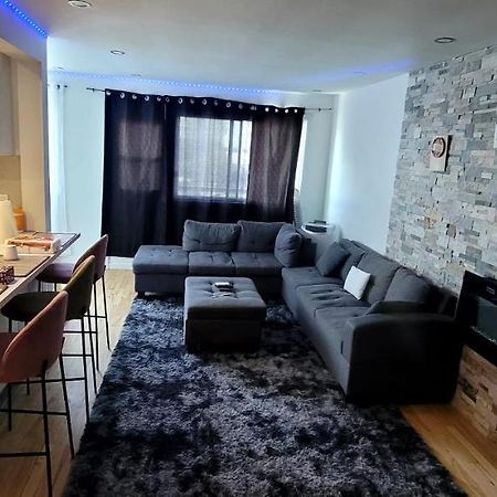 Luxurious 2 Bedrooms Apartment With Spa In Montreal Exterior photo